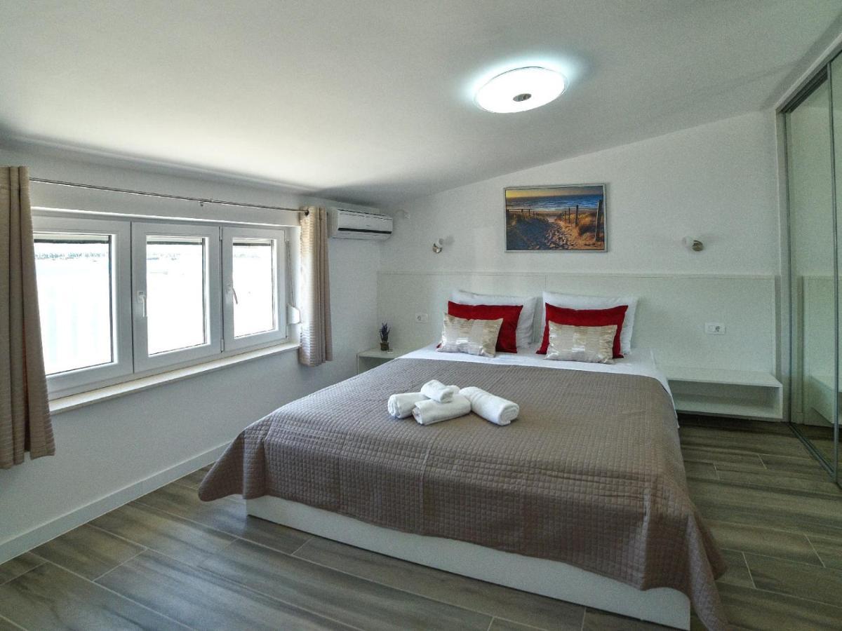 Apartmani Antonia Trogir Exterior photo