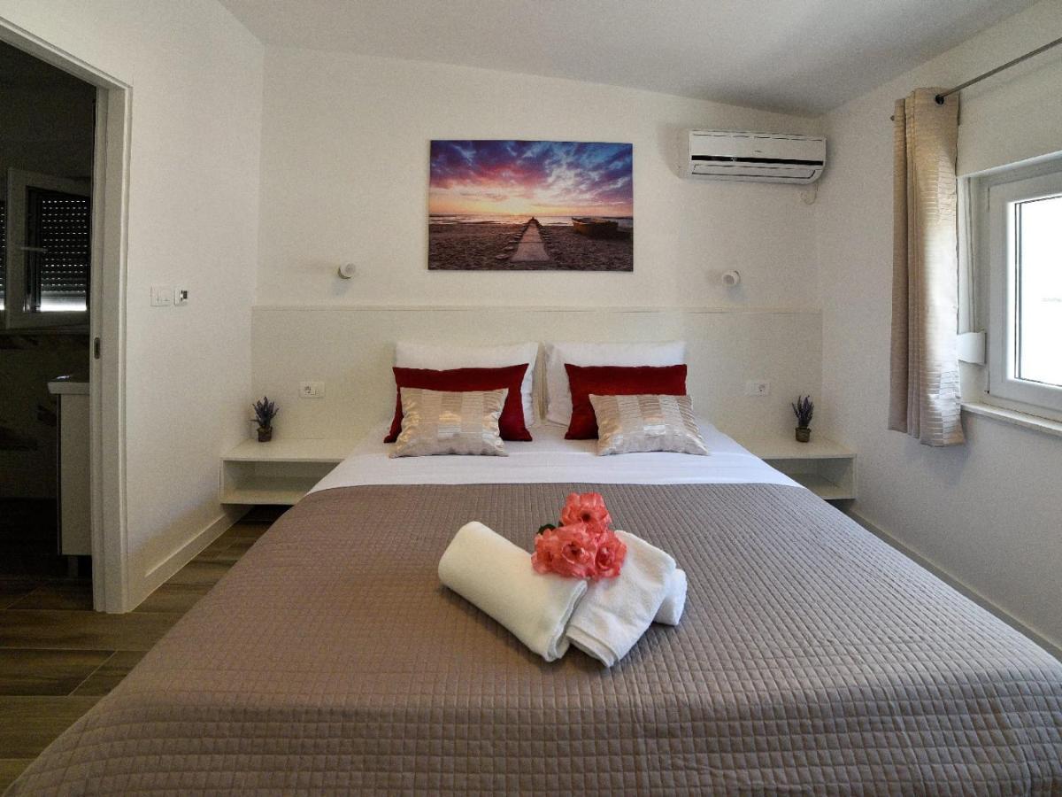 Apartmani Antonia Trogir Exterior photo
